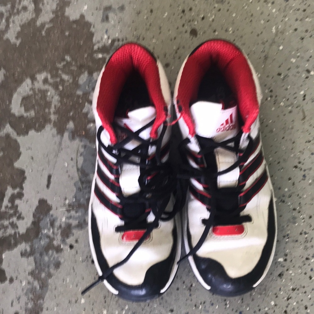 Basketball shoes